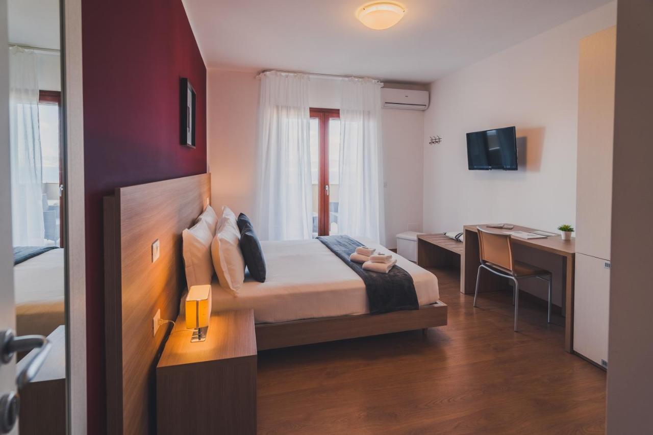 Trip Room & Breakfast เรจโจ ดี คาลาเบีย ภายนอก รูปภาพ