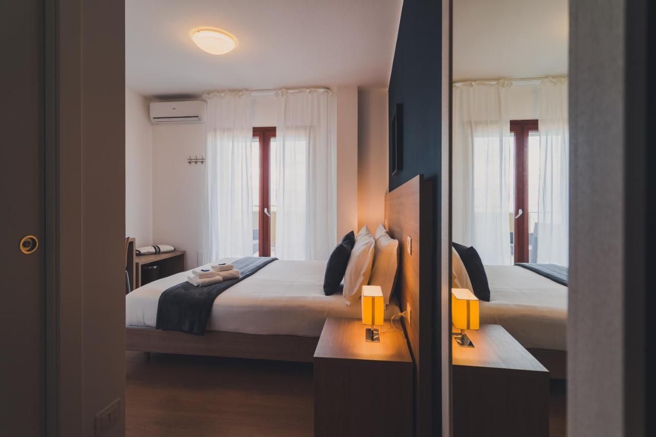 Trip Room & Breakfast เรจโจ ดี คาลาเบีย ภายนอก รูปภาพ